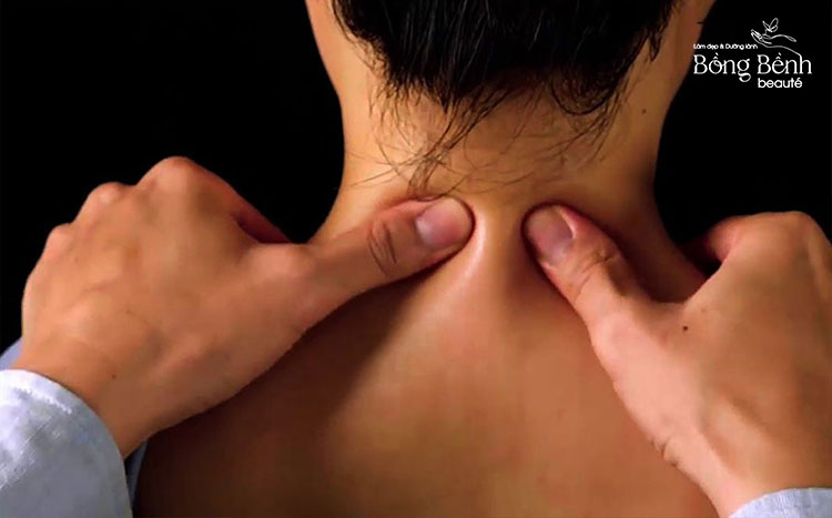 Massage trị liệu cổ vai gáy